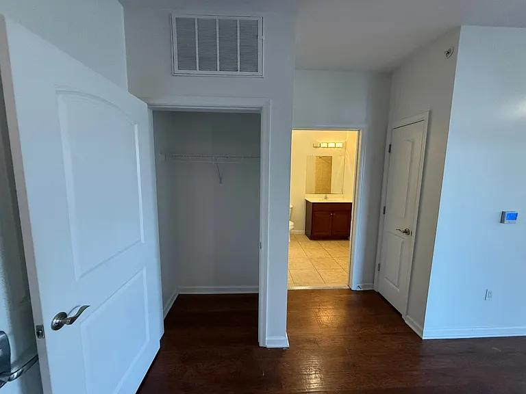 5609 Jefferson St #52E — Photo 17