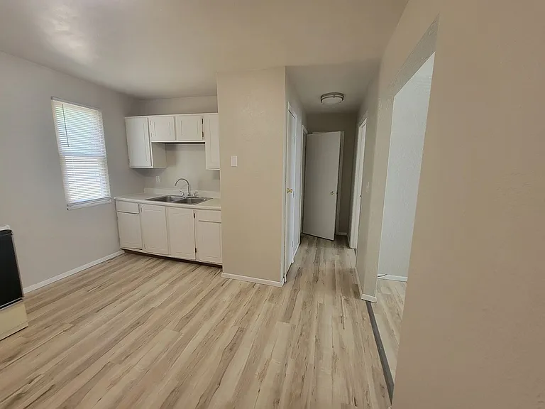 Pekin Place Apartments — Photo 17