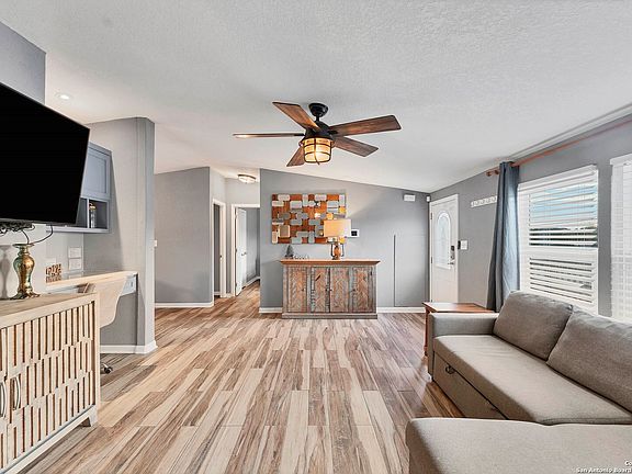 5th image of 1875 LIVE OAK DR