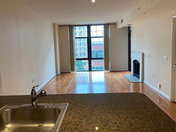 3rd image of 1021 N Garfield St APT 647
