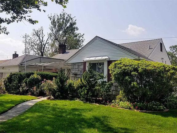2nd image of 682 Crans St