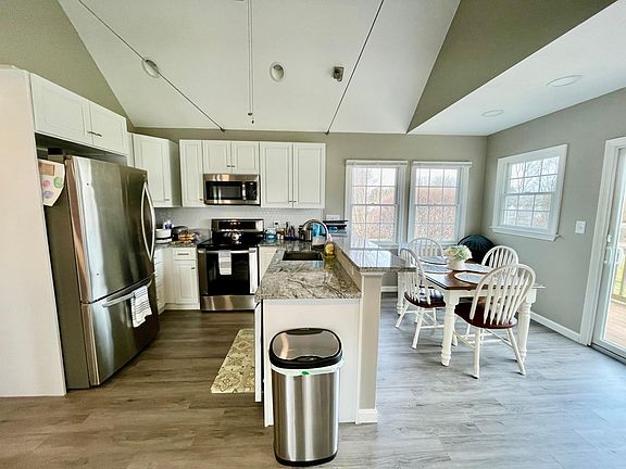 kitchen / dining combo