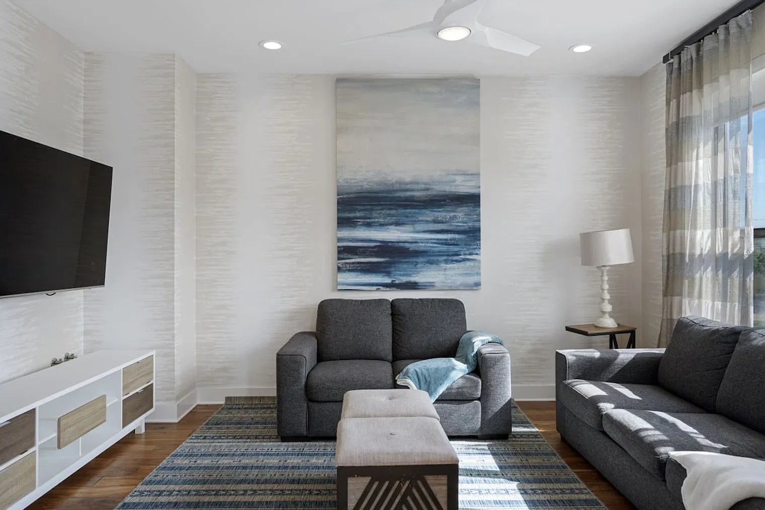 4 bed, 3.0 bath, 2669 sqft, $9,515 — Photo 3