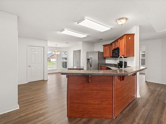 5th image of 2940 Jersey Dr W