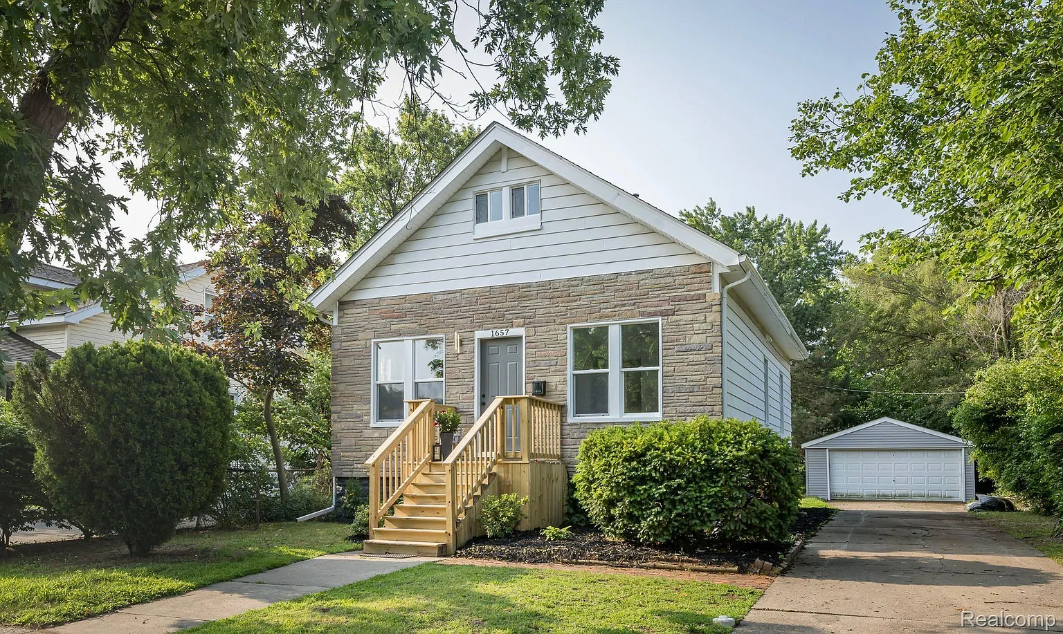 1657 Leroy St photo 1
