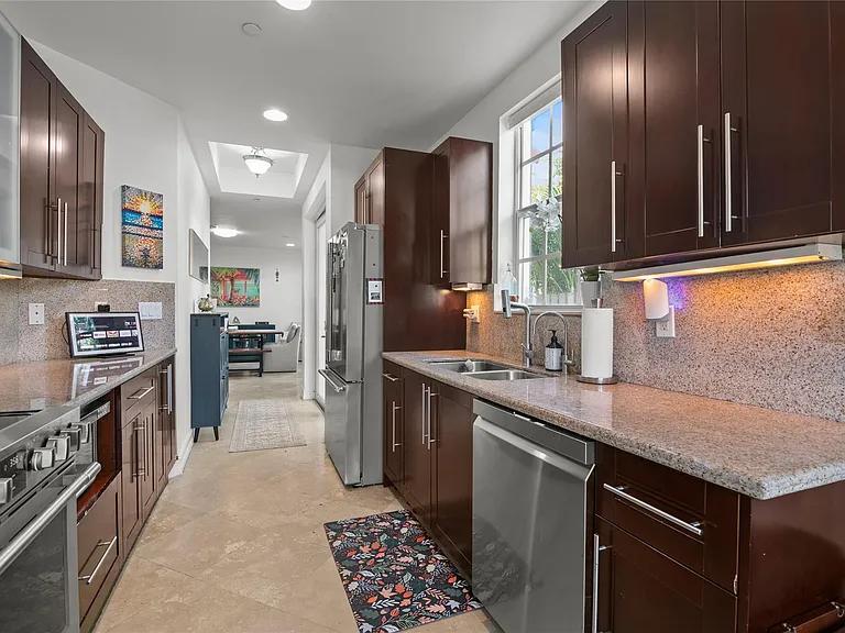 732 NE 15th Ave — Photo 8