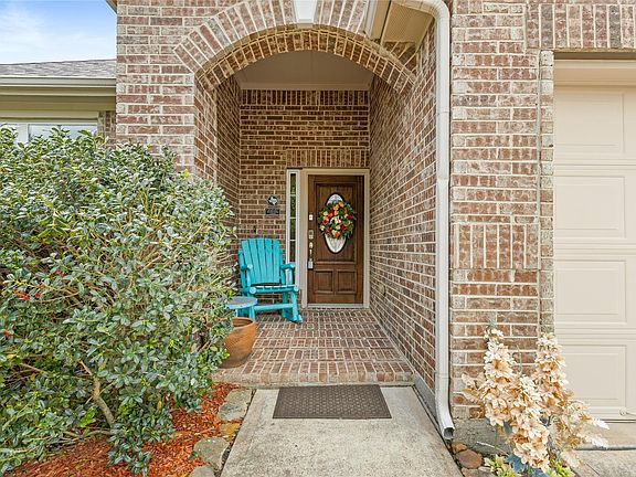2nd image of 611 Orchid Hill Dr E