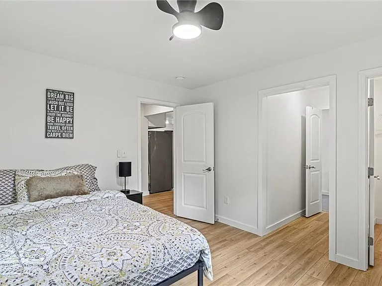 1077 Peeples St SW — Photo 16