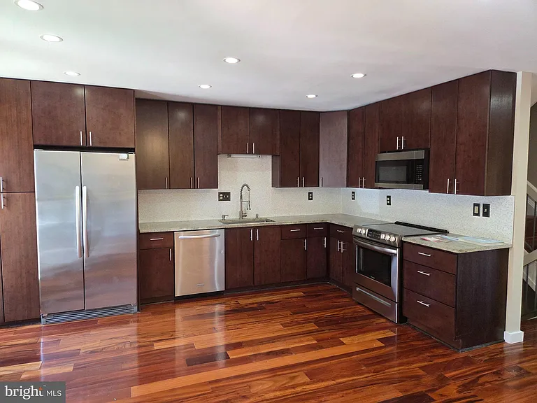 1733 Cy Ct — Photo 3