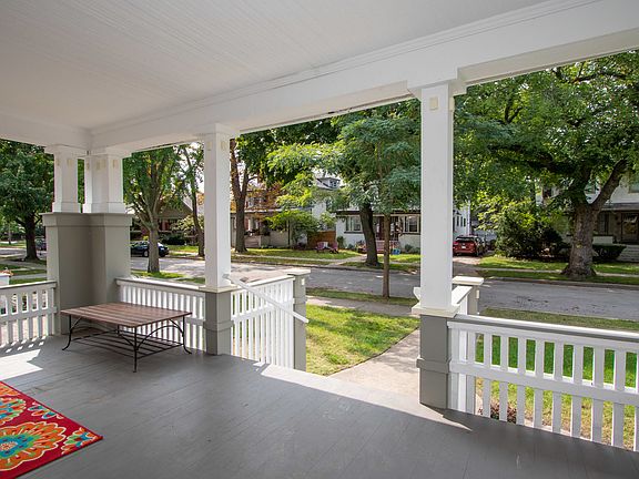 2nd image of 628 S Elmwood Ave