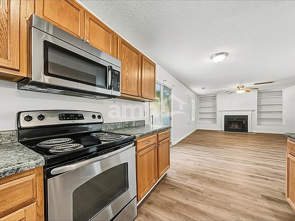 3rd image of 323 Aberdeen Cir