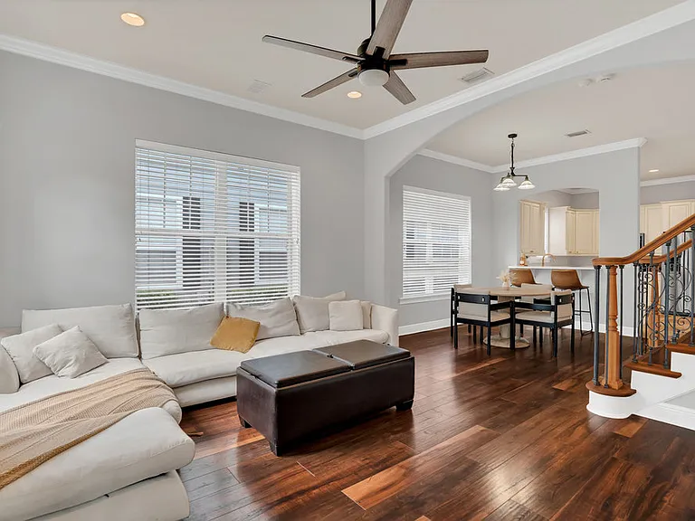 11 N Forest Ave #3 — Photo 3