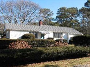 1 Washington Ave E, Hampton Bays, NY 11946