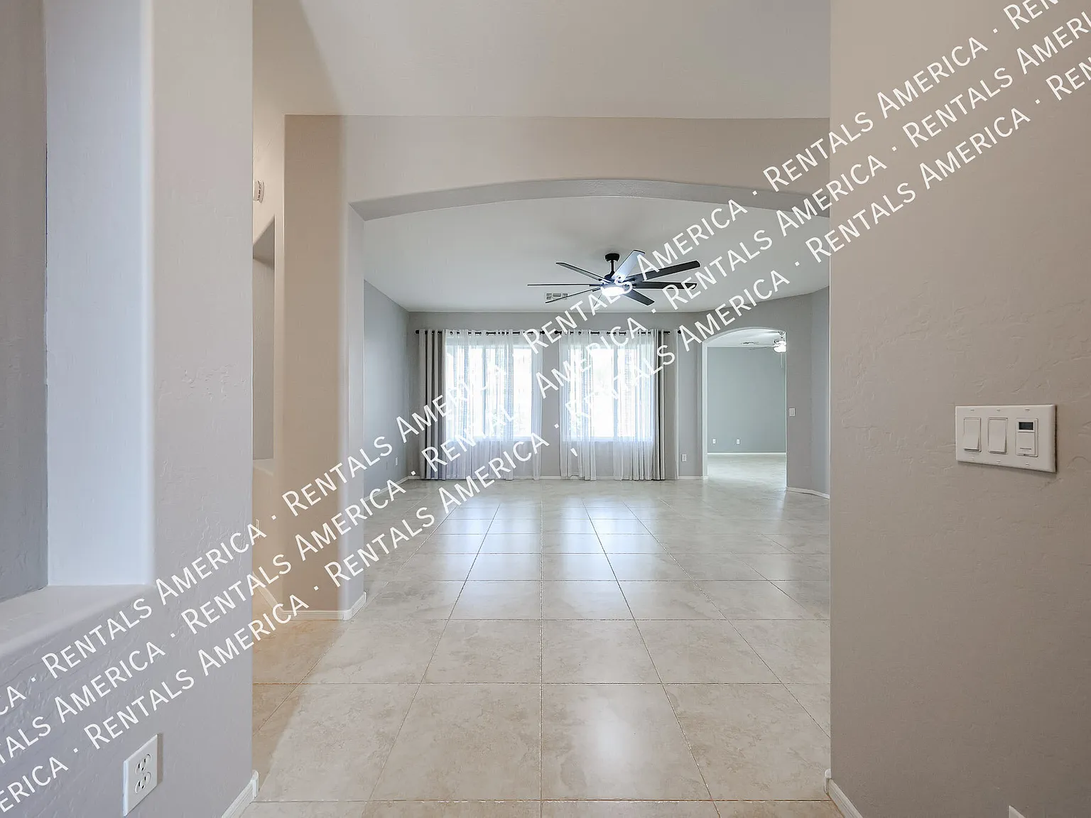 Beautiful 4 Bedroom Home in Augusta Ranch Golf Community — Photo 4