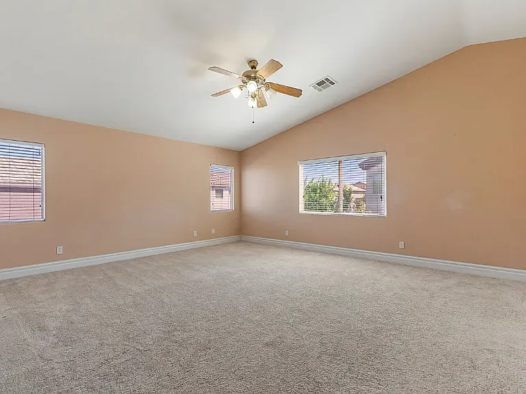 9727 Waukegan Ave — Photo 4