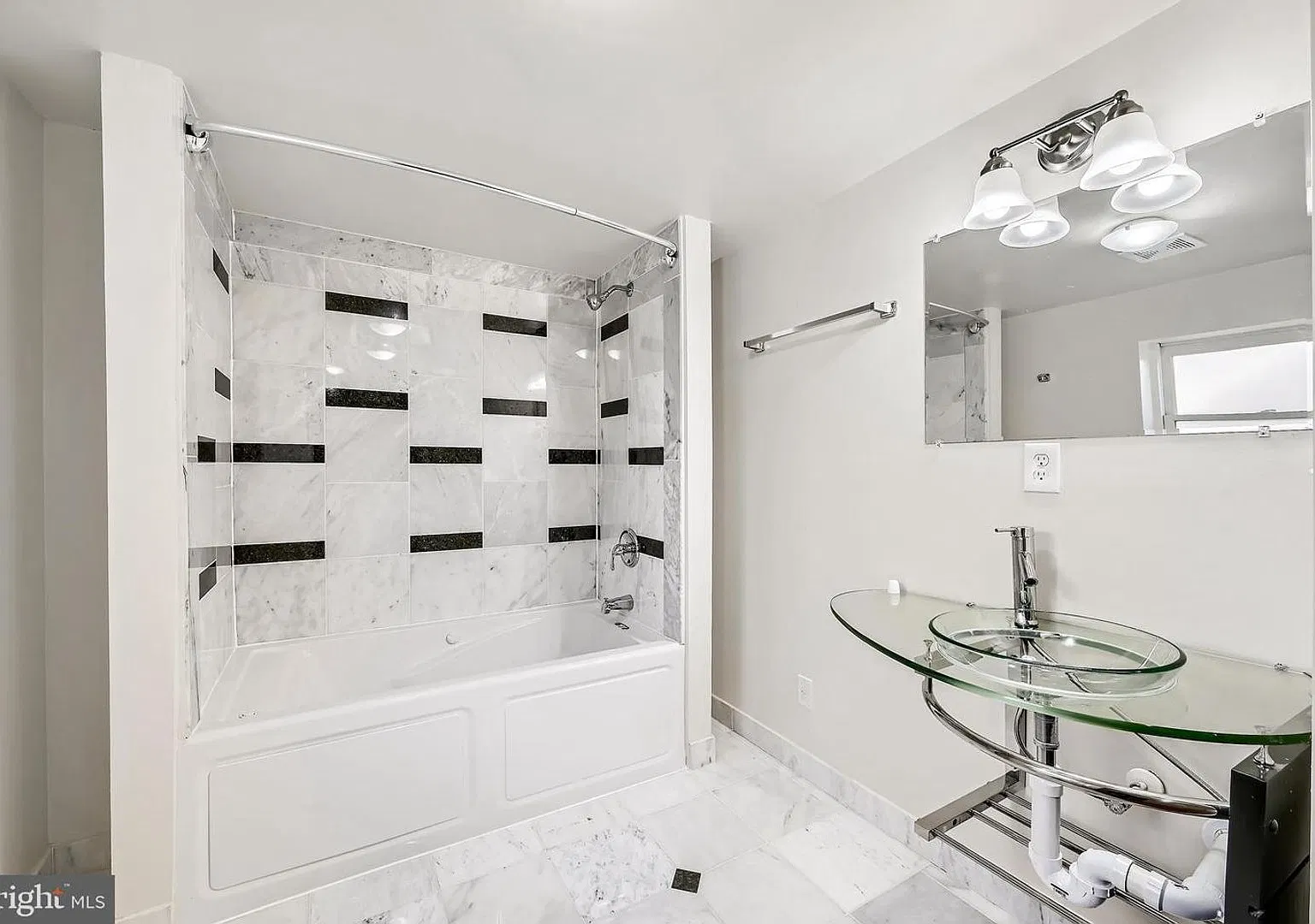Two Bedroom Two Bathroom Townhouse Available For Sept 1st Move-In — Photo 3