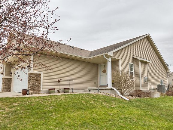 2nd image of 823 NE Cherry Plum Dr