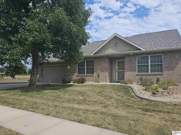 604 S 25th St, Beatrice, NE 68310