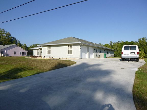 2nd image of 145 SW Hawthorne Cir
