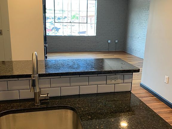 4th image of 215 E Cherry St #205