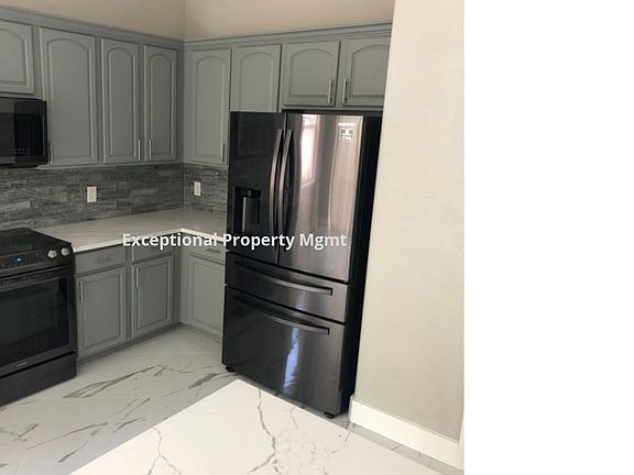 3rd image of 9811 Las Casas Dr