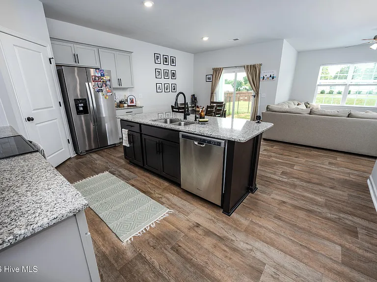 417 Ginger Dr — Photo 7
