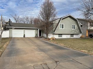 5406 Comanche Rd, Great Bend, KS 67530