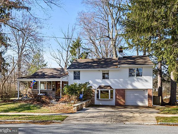 2nd image of 830 Lewis Ln