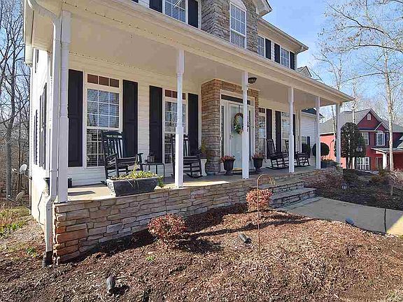 3rd image of 407 Winding Oak Dr