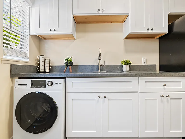 767 Woodlawn Ave #B — Photo 1