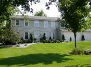 1489 Pathfinder Ln, West Bend, WI 53090