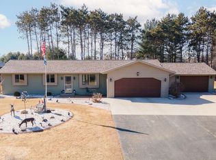 N3767 Pine Ridge Dr, New London, WI 54961