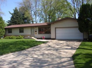 521 Alpine Dr, Waterloo, IA 50702