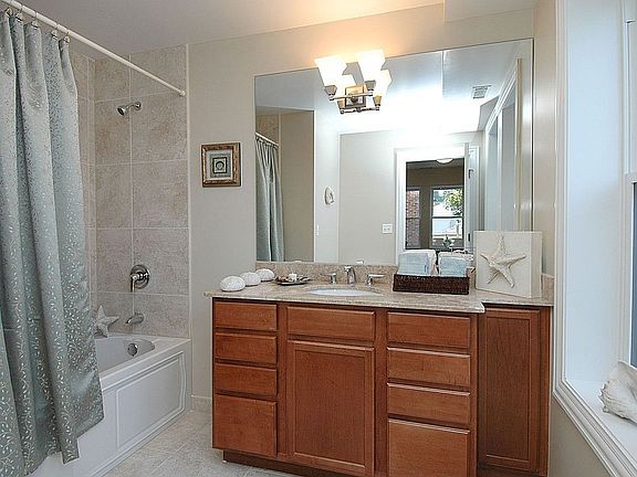 4th image of 6060 N Paulina St #3N