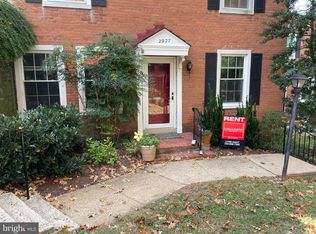 2927 S Dinwiddie St, Arlington, VA 22206
