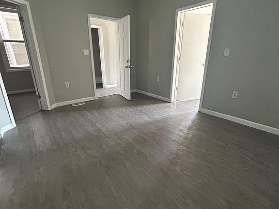4th image of 155 Myrtle Ave Floor 1