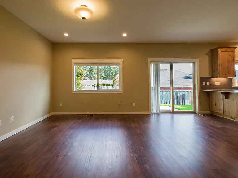 188 NE American Dr — Photo 2
