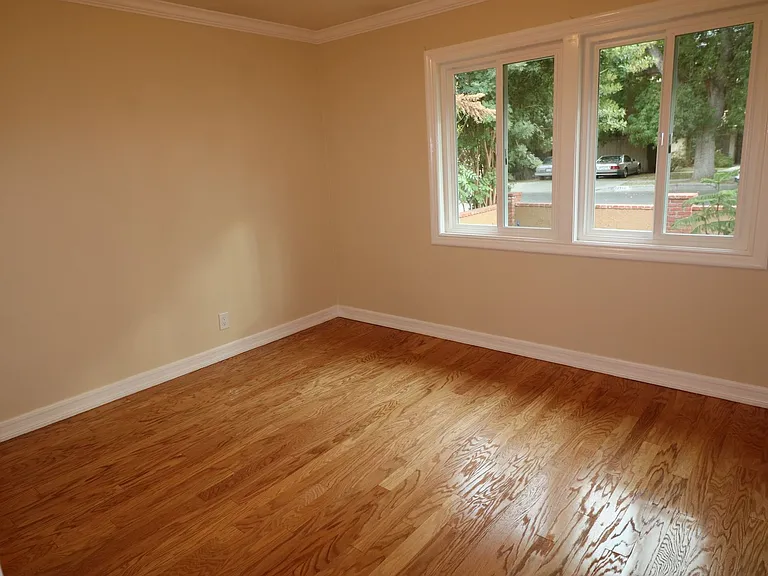 22325 Wyandotte St — Photo 16