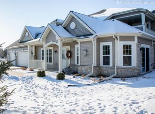 W264N2727 Christian Ln, Pewaukee, WI 53072