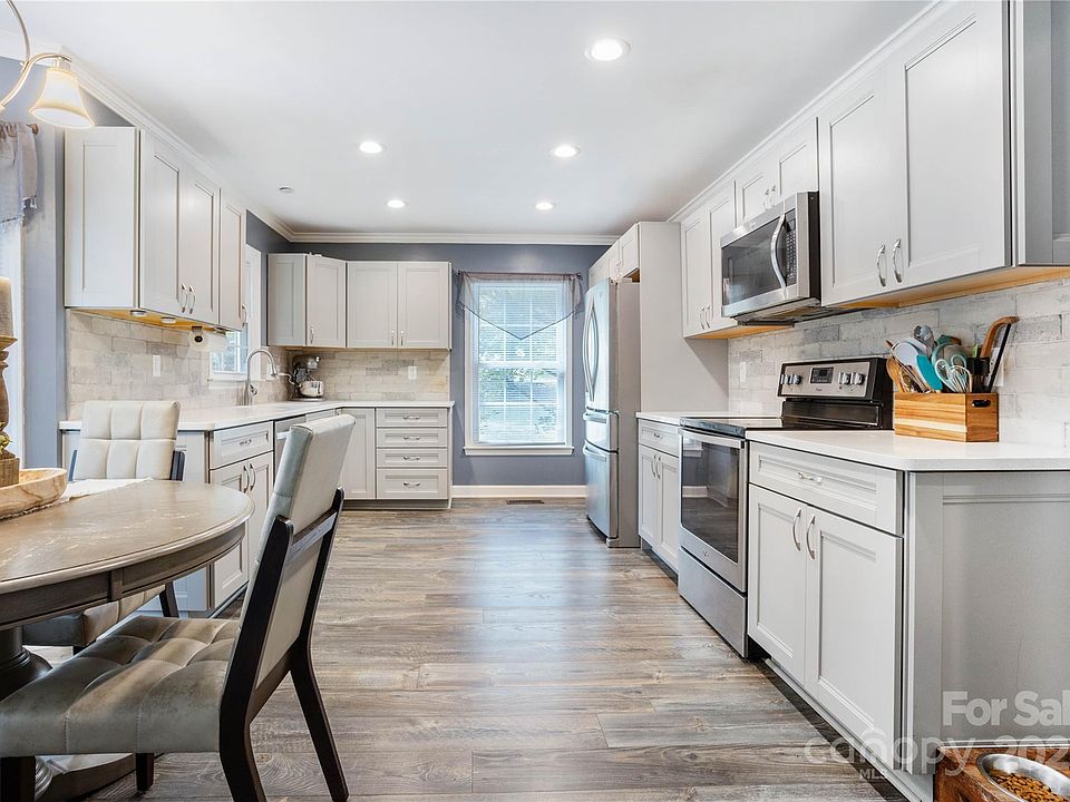 1st image of 900 Raleigh Ct