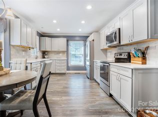 900 Raleigh Ct, Gastonia, NC 28054