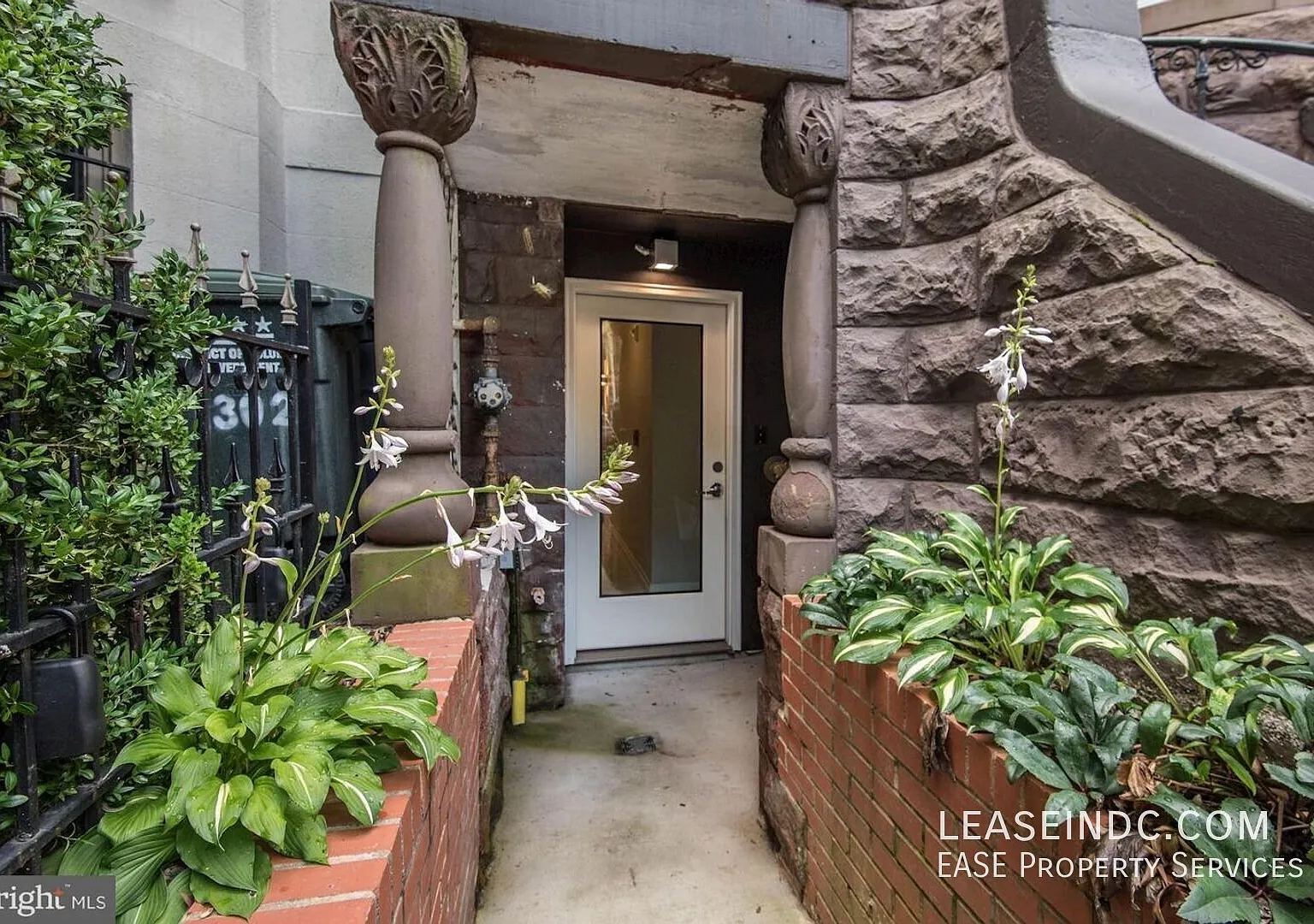 1 bed, 550 sqft, $2,400 — Photo 2
