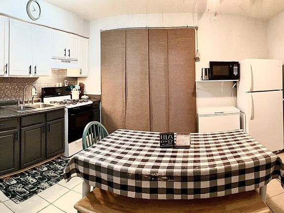 3rd image of 1407 E Elm St