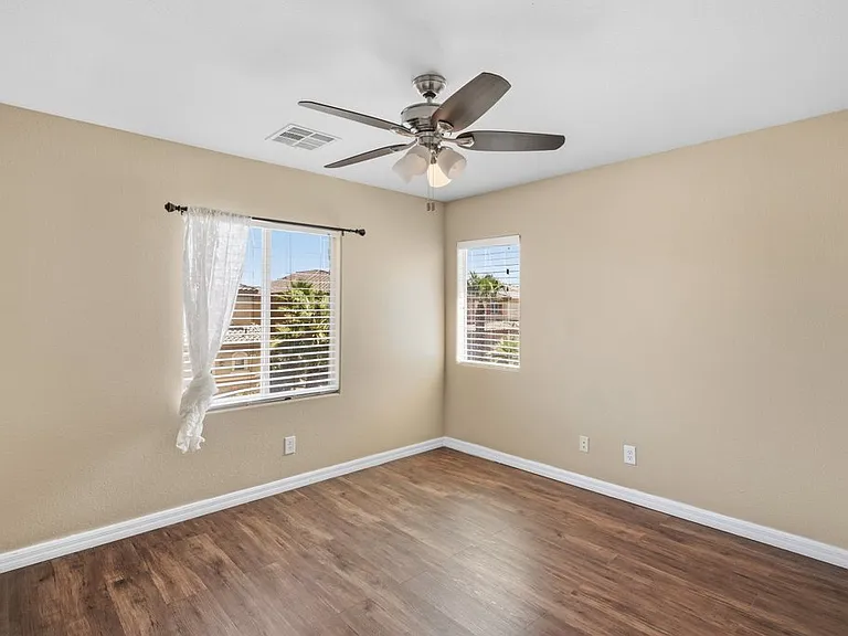 527 Newberry Springs Dr — Photo 31
