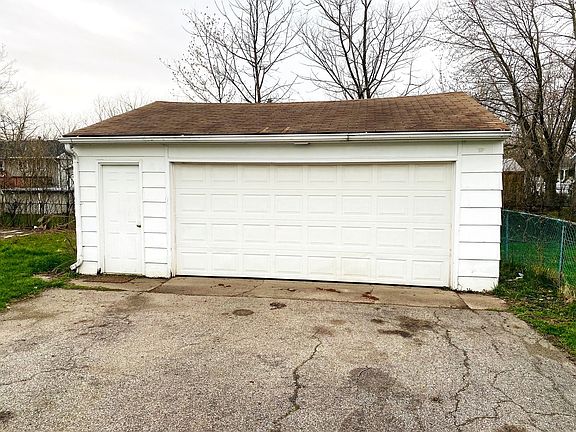 2nd image of 40 N Elm Ln