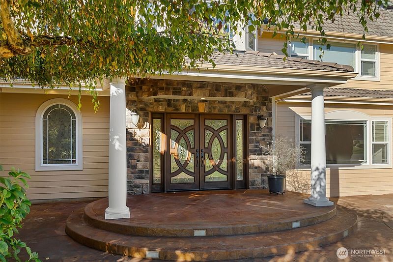 4th image of 3725 Hollywood Drive NE