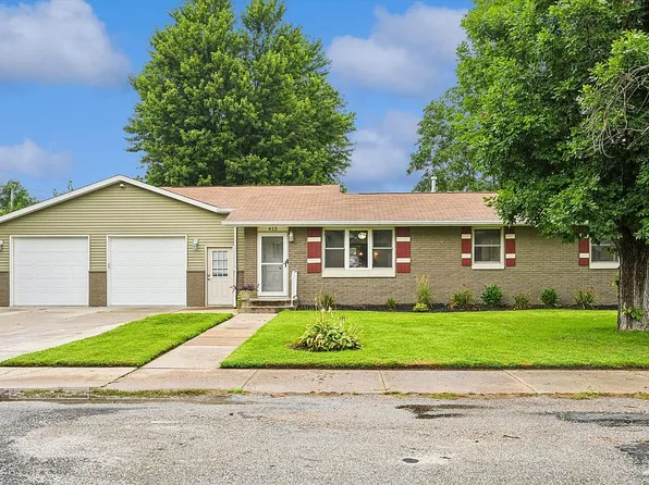 412 Washington St, Hills, IA 52235