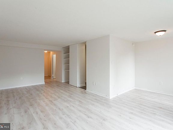 3rd image of 604-36 S Washington Sq #304