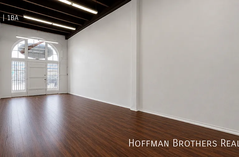 1688 W Adams Blvd — Photo 1