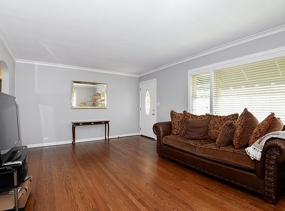 2nd image of 745 Laramie Ave